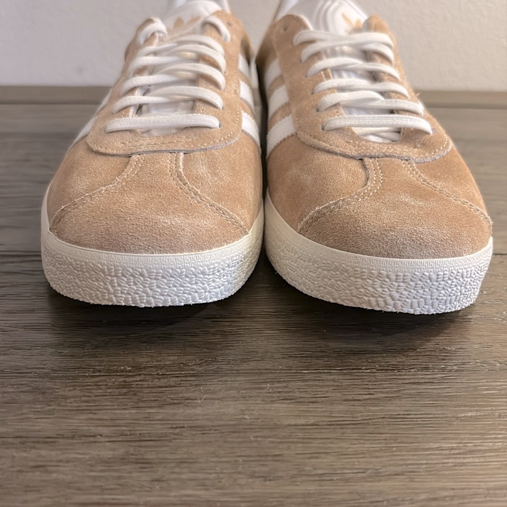NEW [Adidas] Gazelle Suede Sneakers Shoes Beige/White Men’s 7.5 / Women’s 8.5 - Picture 10 of 13
